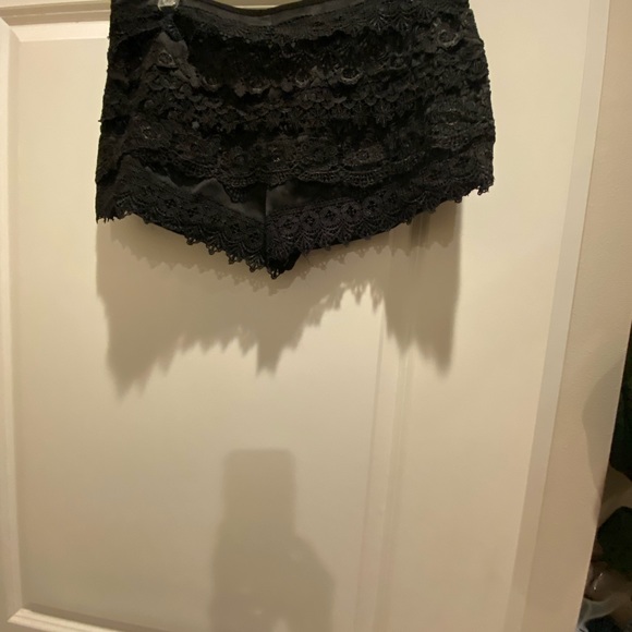 SANS SOUCI NWOT LACE SHORTS  SIZE-L more like a medium, these are VINTAGE - Picture 5 of 7